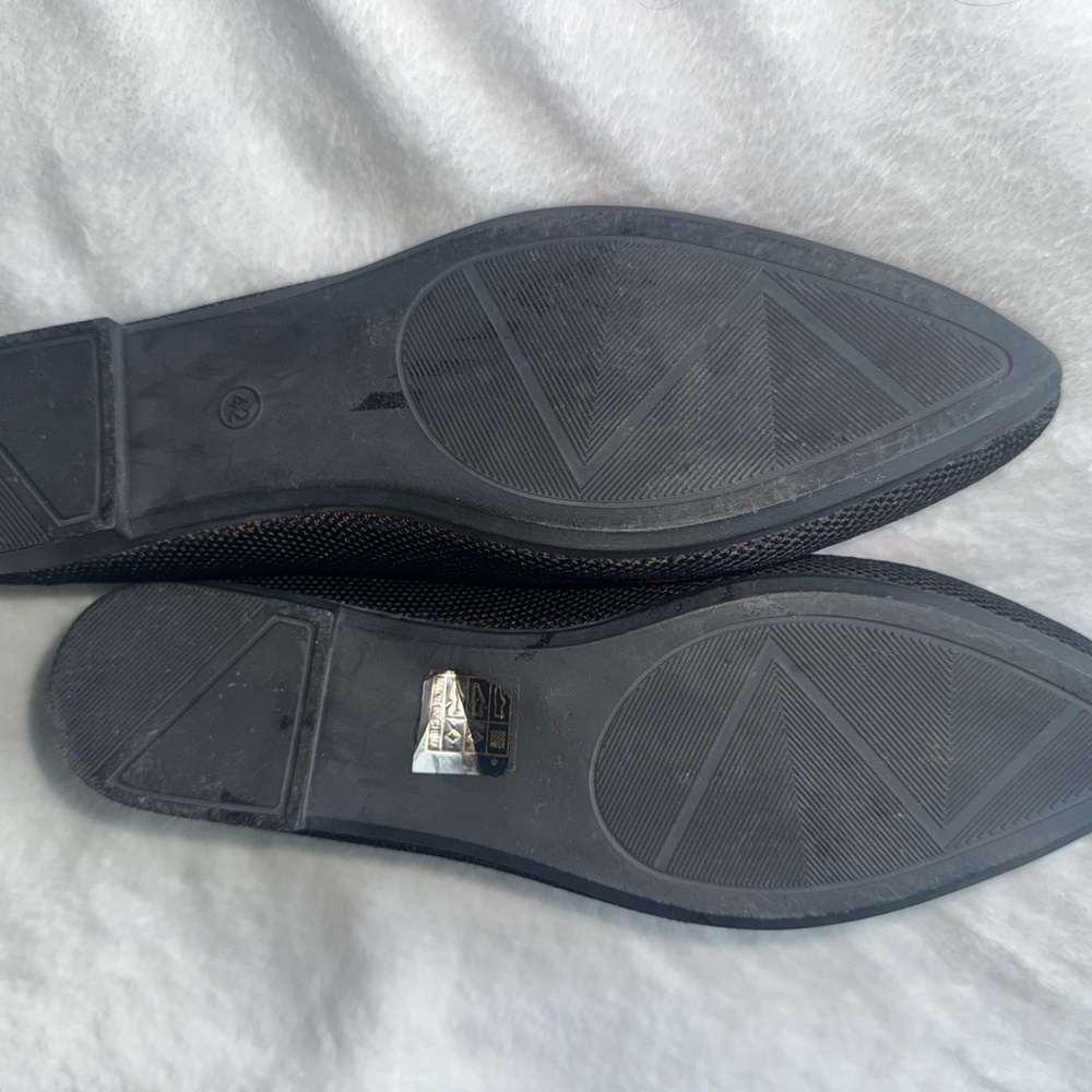 Black and Red Floral Embroidered Loafers - Picture 4 of 4
